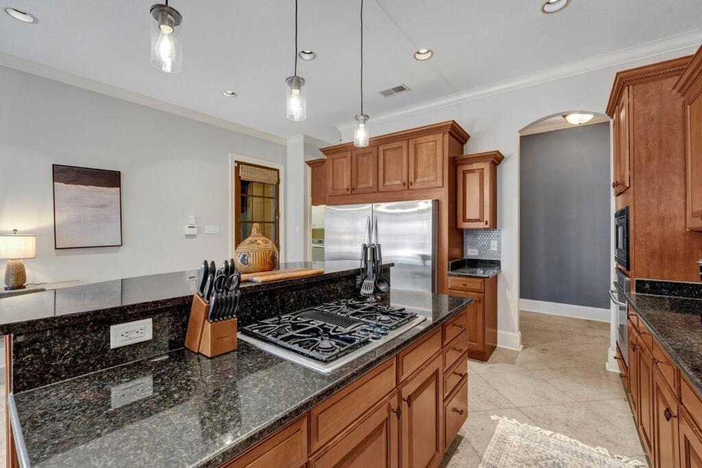 Luxury Home With Outdoor Patio And Game Room Memphis Bagian luar foto