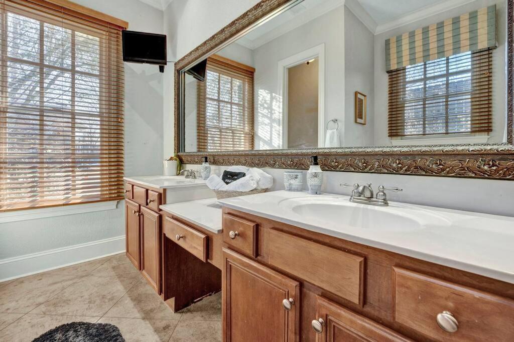 Luxury Home With Outdoor Patio And Game Room Memphis Bagian luar foto