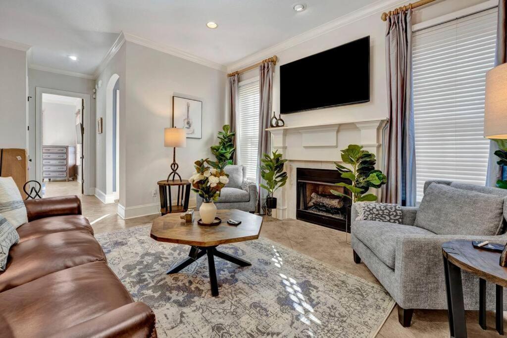 Luxury Home With Outdoor Patio And Game Room Memphis Bagian luar foto
